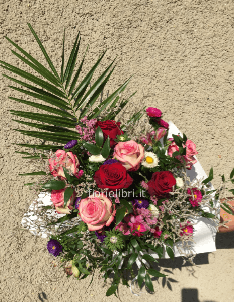 Bouquet  con roselline assortite