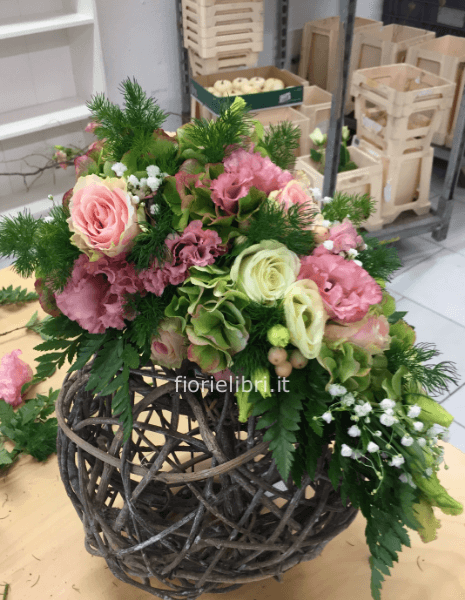 Bouquet di rose e lisianthus