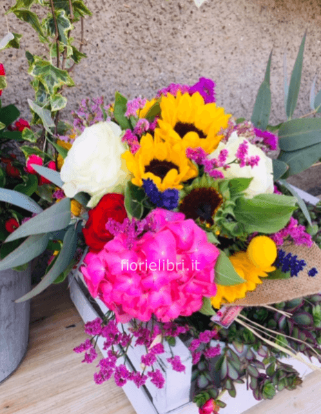 Bouquet di girasoli e ortensie