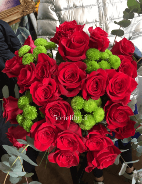 Bouquet di rose rosse a stelo lungo