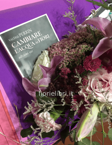 Bouquet misto con fiori chiari