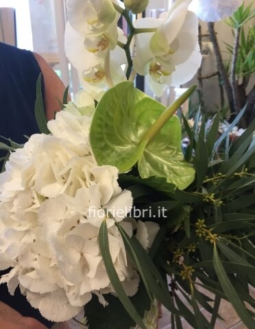 Composizione con fiori importanti