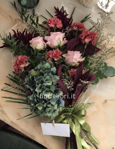 Mazzo funebre con tipo fiori da concordare