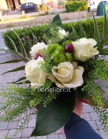 Bouquet di roselline bianche